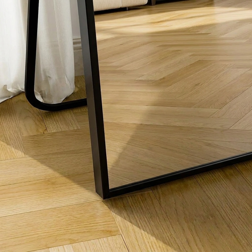 Arca floor mirror - detail close-up